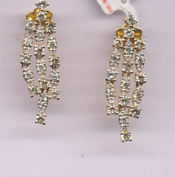 Beautiful 18 Kt Gold  Natural Diamond Earing